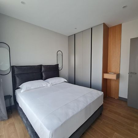 Rosemarine Villas Durres Bagian luar foto