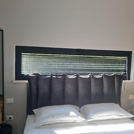 Rosemarine Villas Durres Bagian luar foto