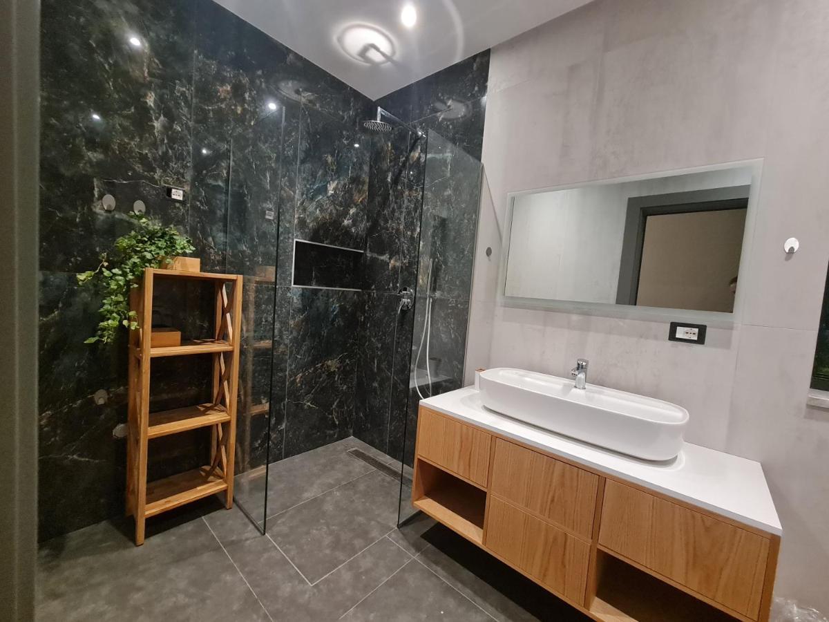 Rosemarine Villas Durres Bagian luar foto