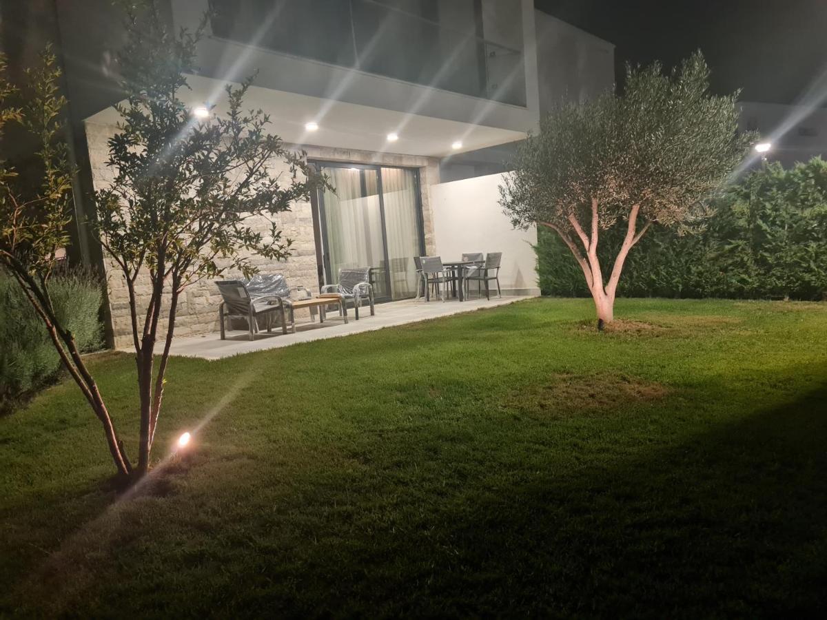 Rosemarine Villas Durres Bagian luar foto