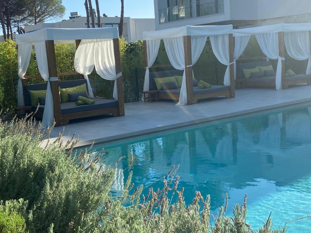 Rosemarine Villas Durres Bagian luar foto