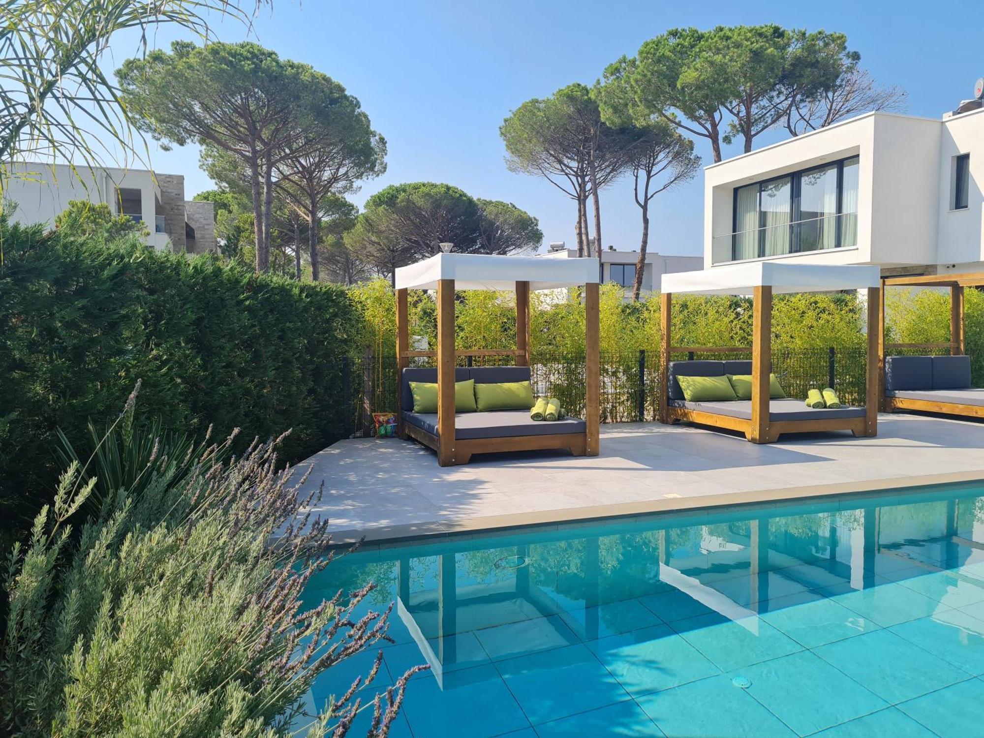 Rosemarine Villas Durres Bagian luar foto