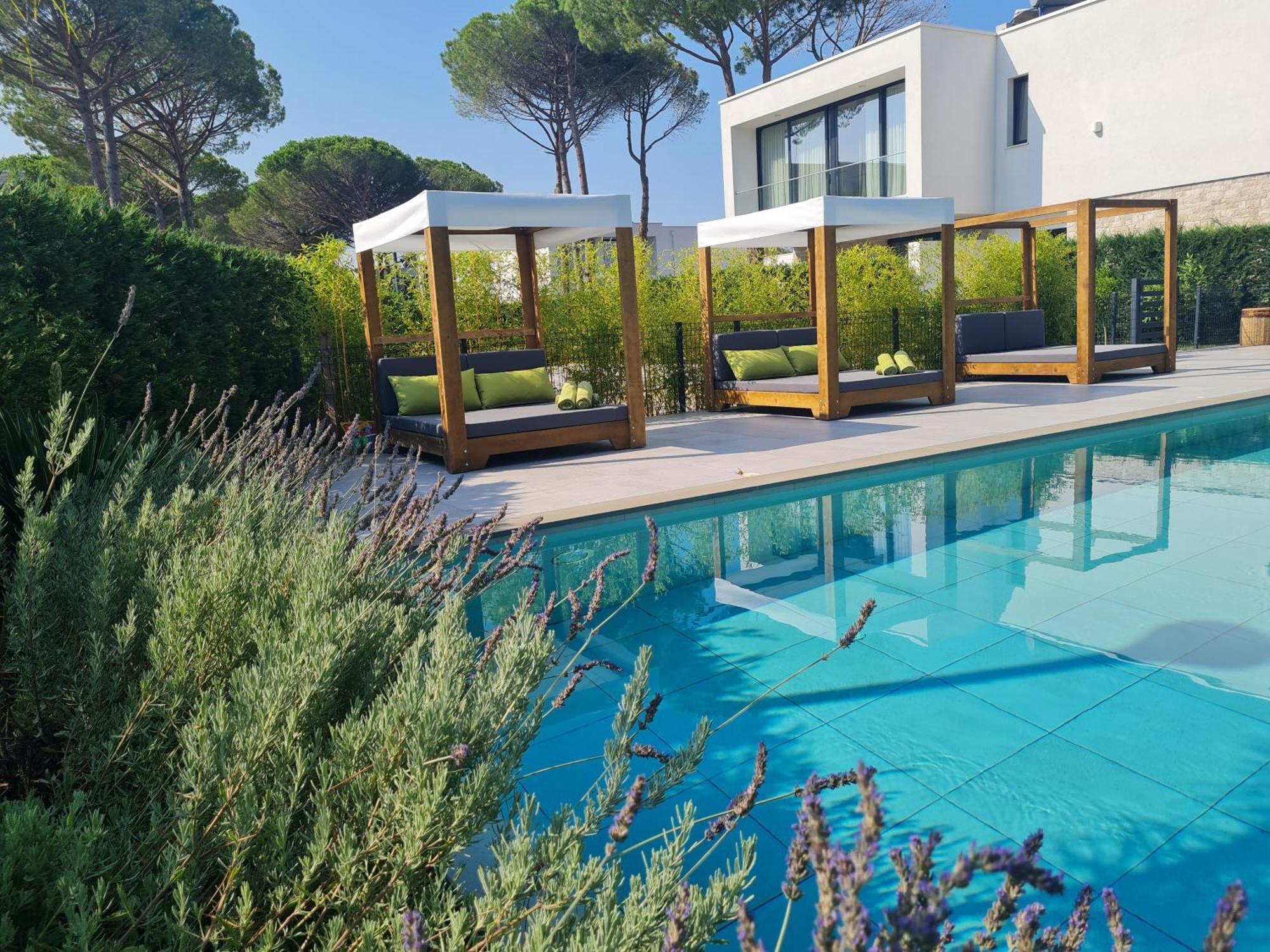 Rosemarine Villas Durres Bagian luar foto