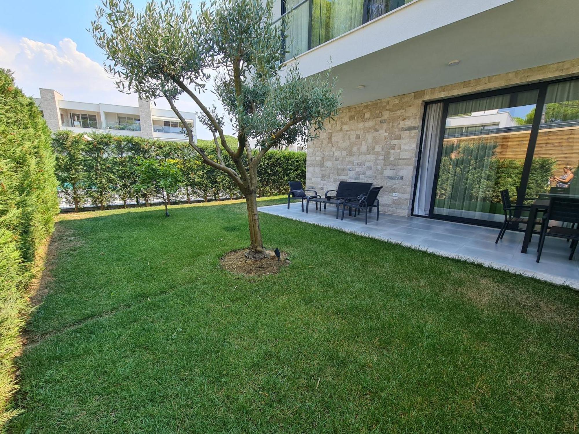 Rosemarine Villas Durres Bagian luar foto